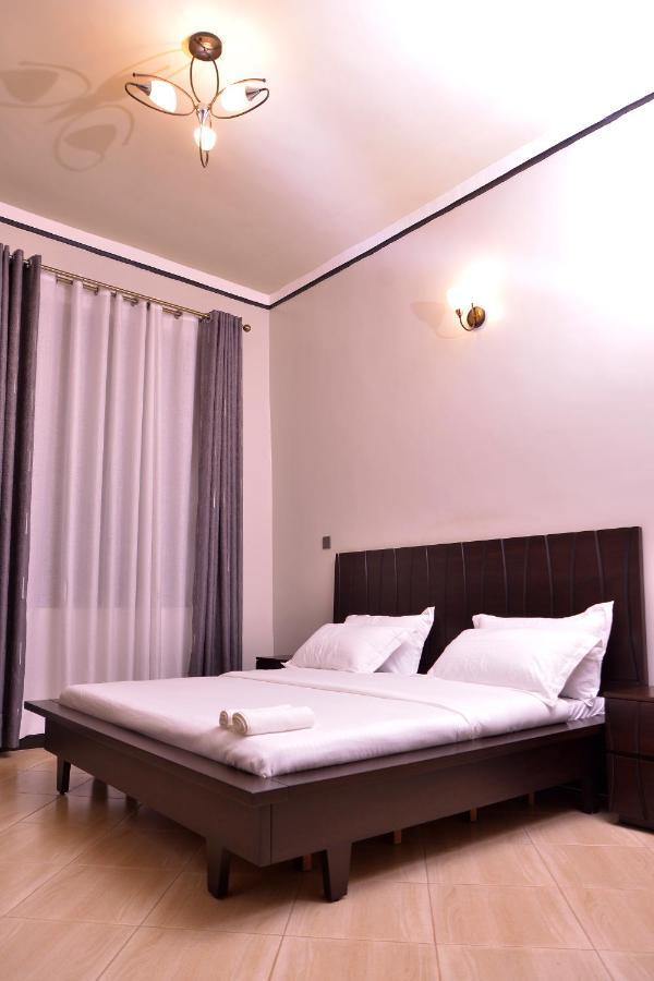 Hilltop Apartments Bwebajja ภายนอก รูปภาพ